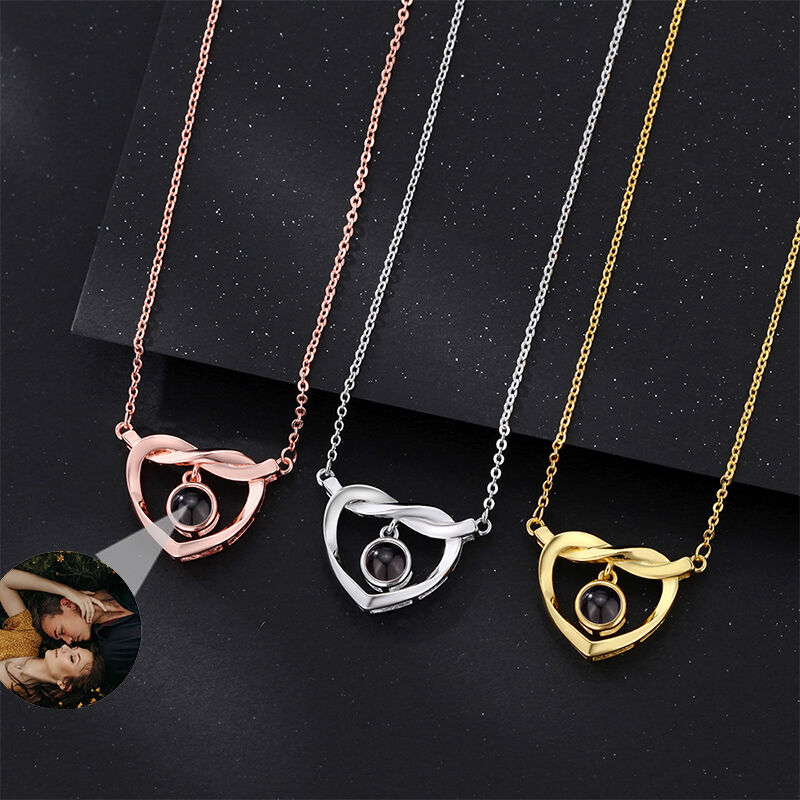 שרשרת האהבה מנצחת עם תמונה מוצפנת